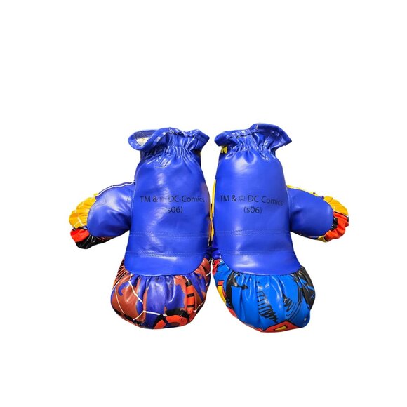 DC Comics Superman Kid Vintage Boxing Gloves - Picture 5 of 10